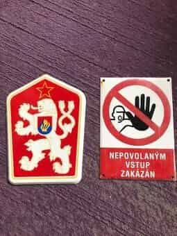 Staré smaltované cedule, státní znak ČSSR