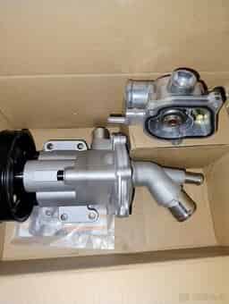 Vodní pumpa + termostat Chrysler Pt Cruiser 2,2CRD