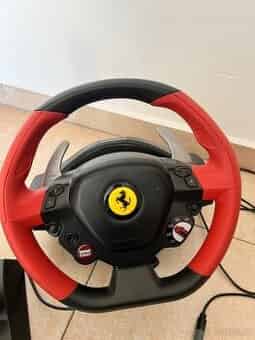 Herní volant Thrustmaster Ferrari 458 Spider s pedály
