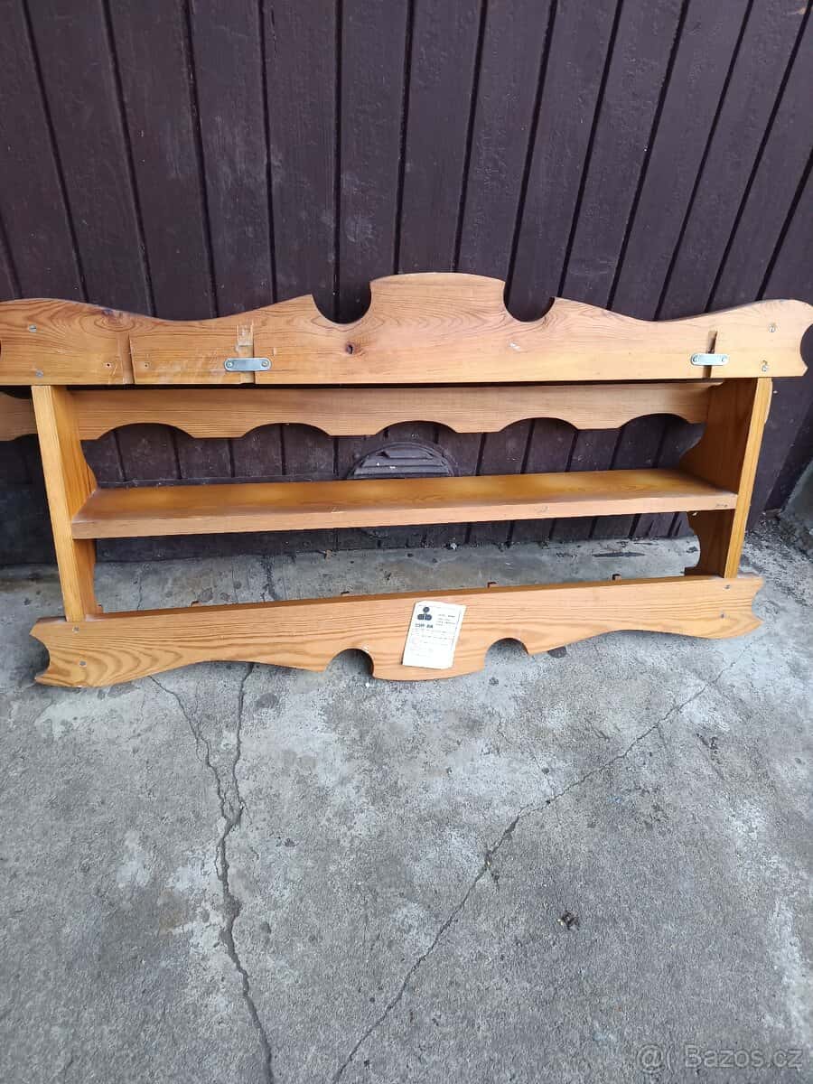 DŘEVĚNÁ POLIČKA 2