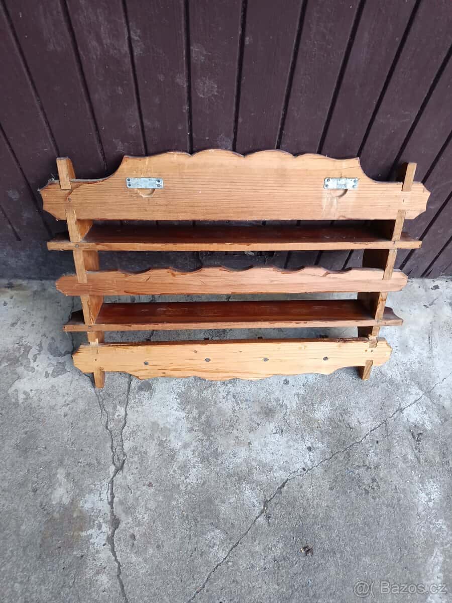 DŘEVĚNÁ POLIČKA 5