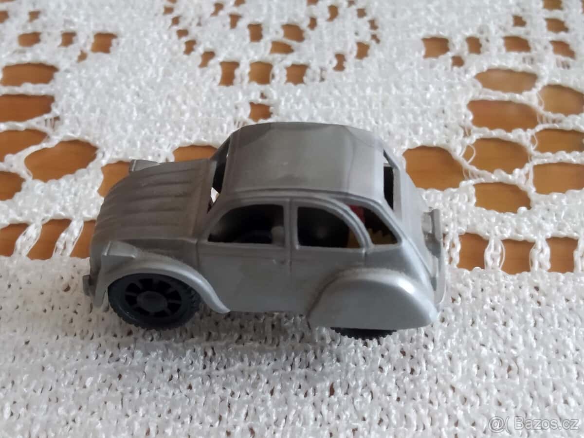 Plastová autíčka 7