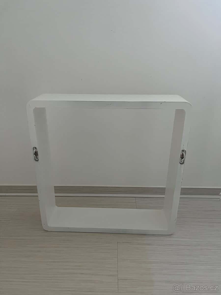 Sada 4 čtvercových polic 8