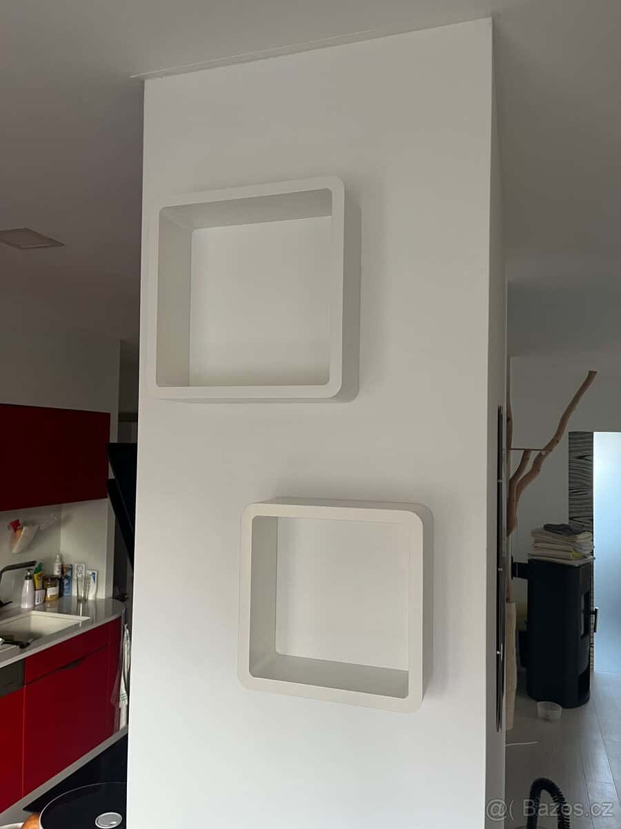 Sada 4 čtvercových polic 9