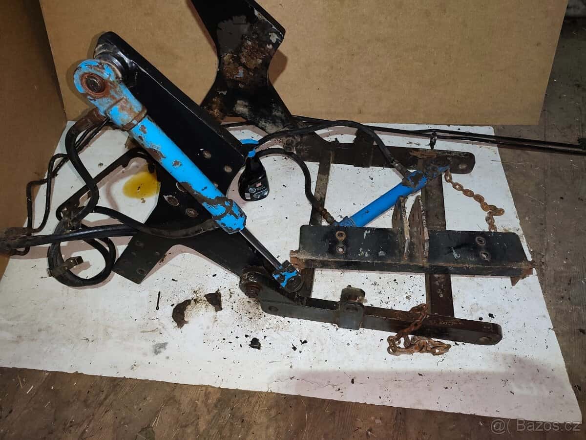 Přední hydraulika 12