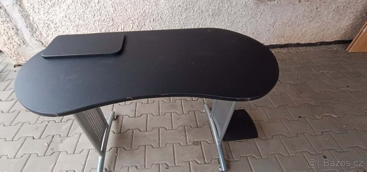 Počítačový stůl 2
