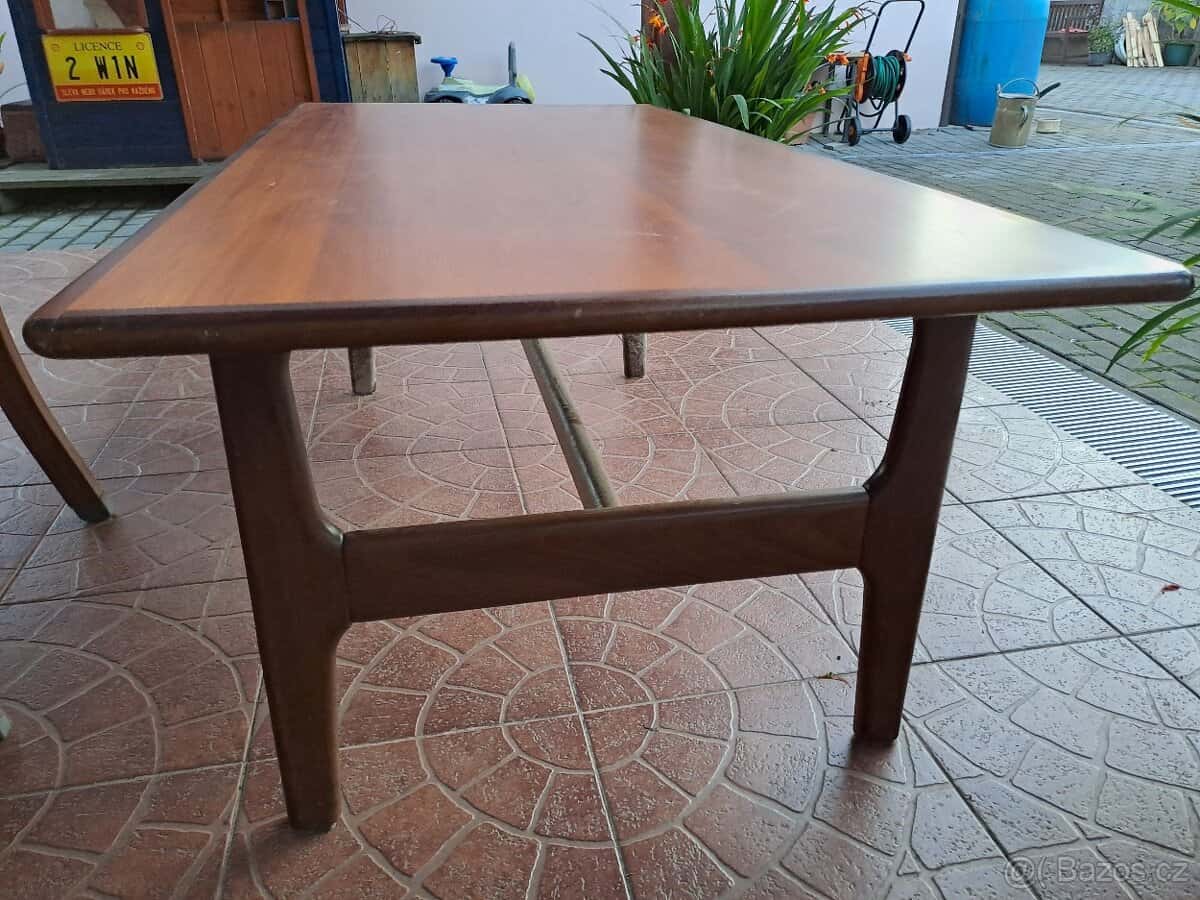 Stůl konferenční 2