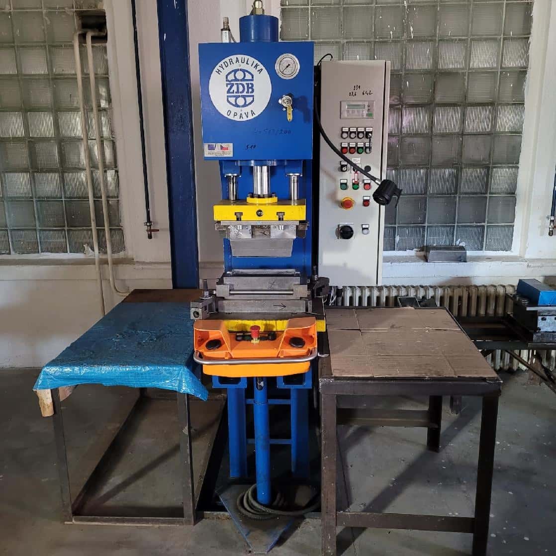 Prodáme hydrulický lis 3