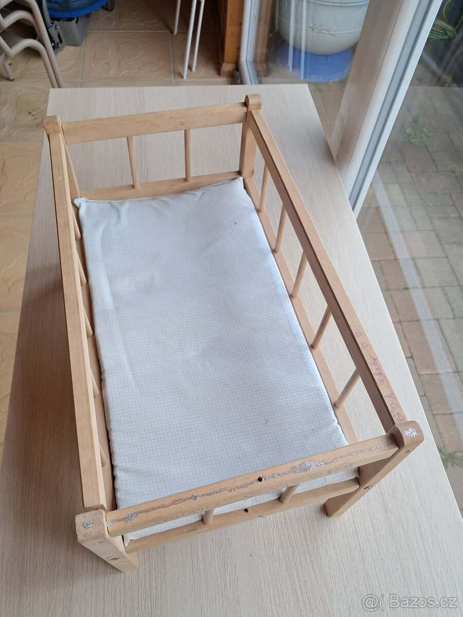 Dřevěná postýlka 4