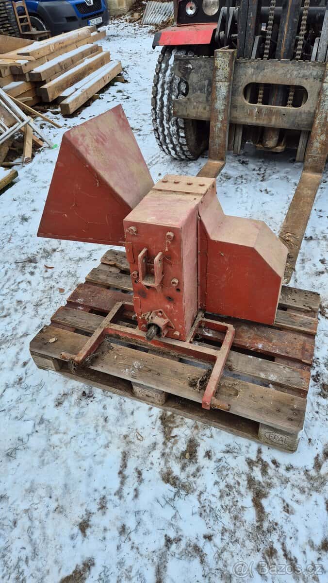 Špalíkovač- štěpkovač 3