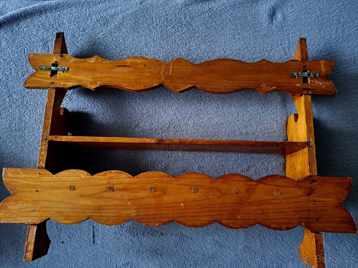 Dřevěná polička 3