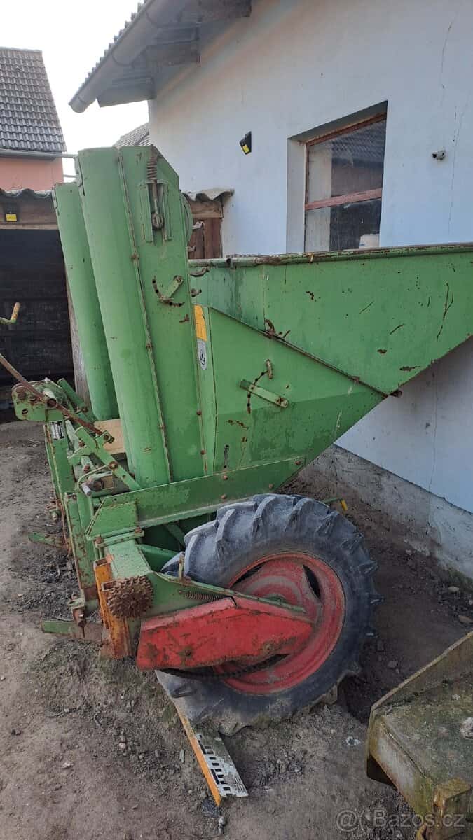 Prodám sazeč brambor 5