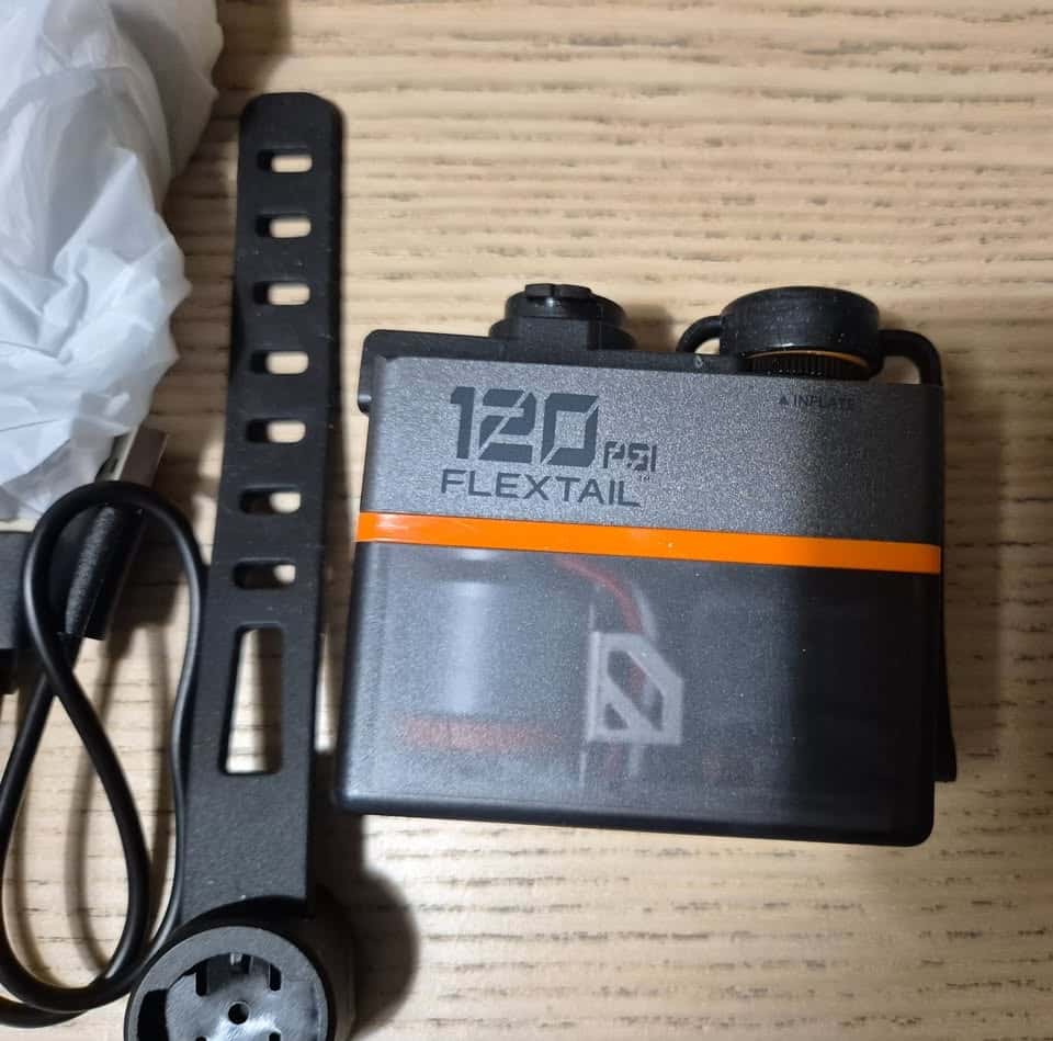 Pumpa TINY Tire Pump ACS 4