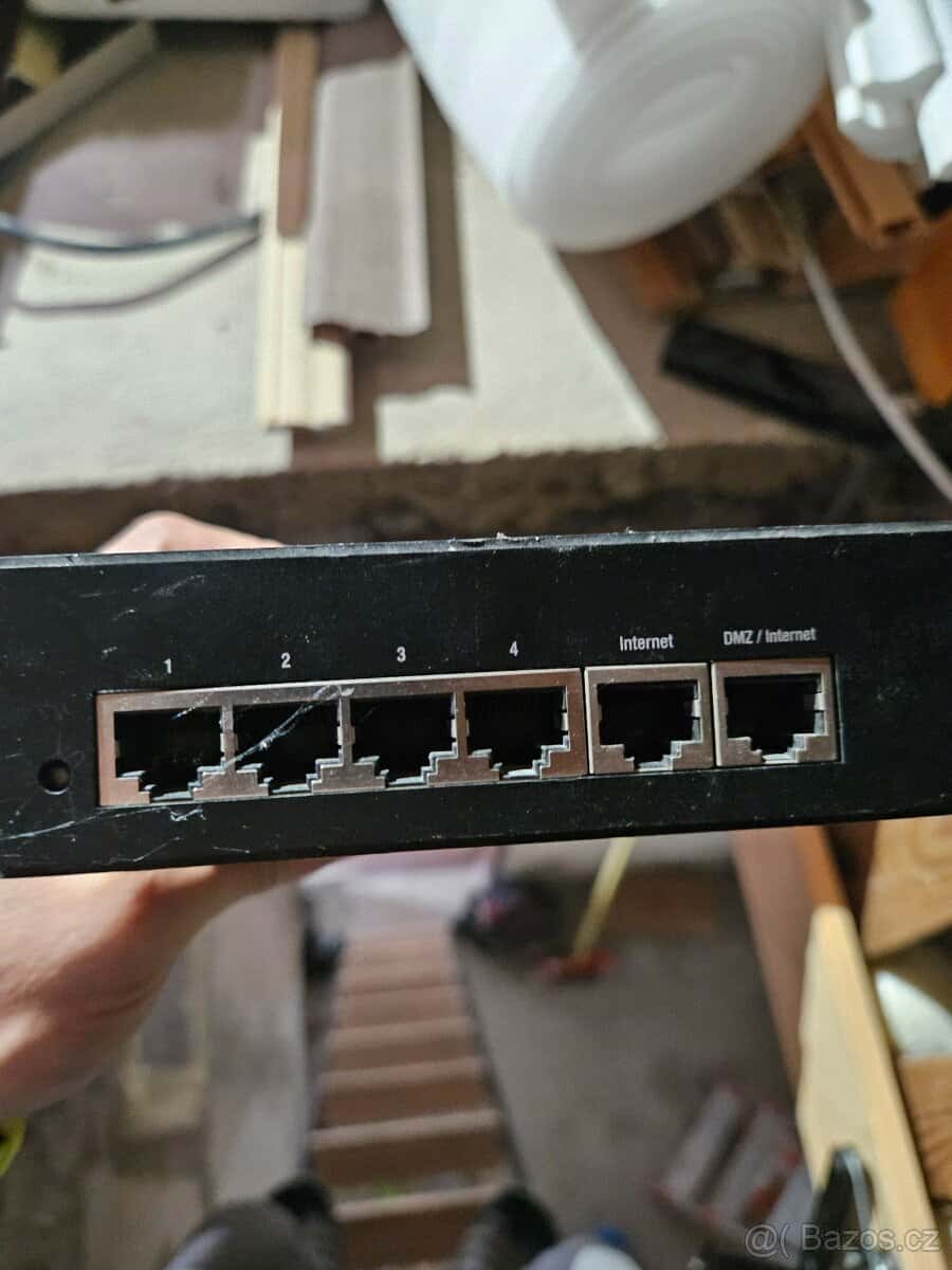 Router Cisco RV042-EU 4
