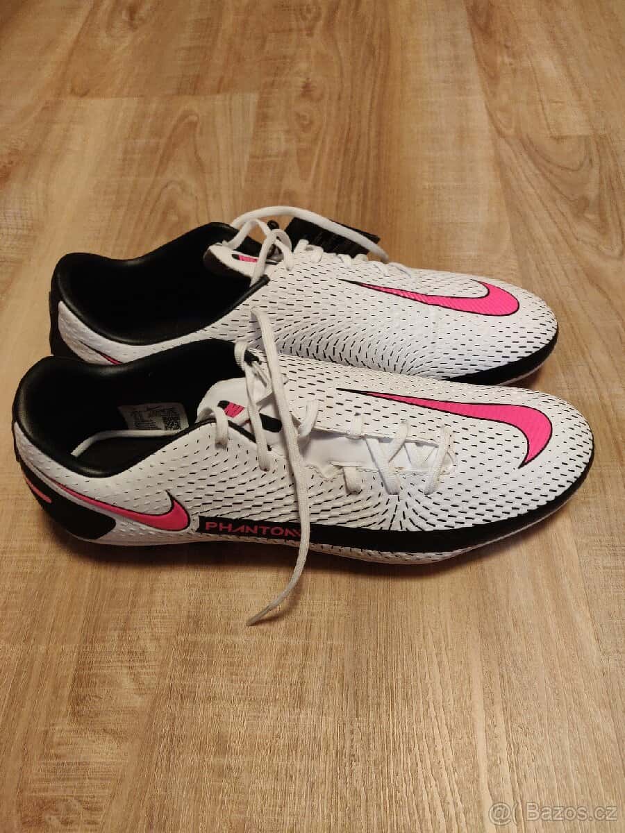Kopačky Nike Phantom bílé 2