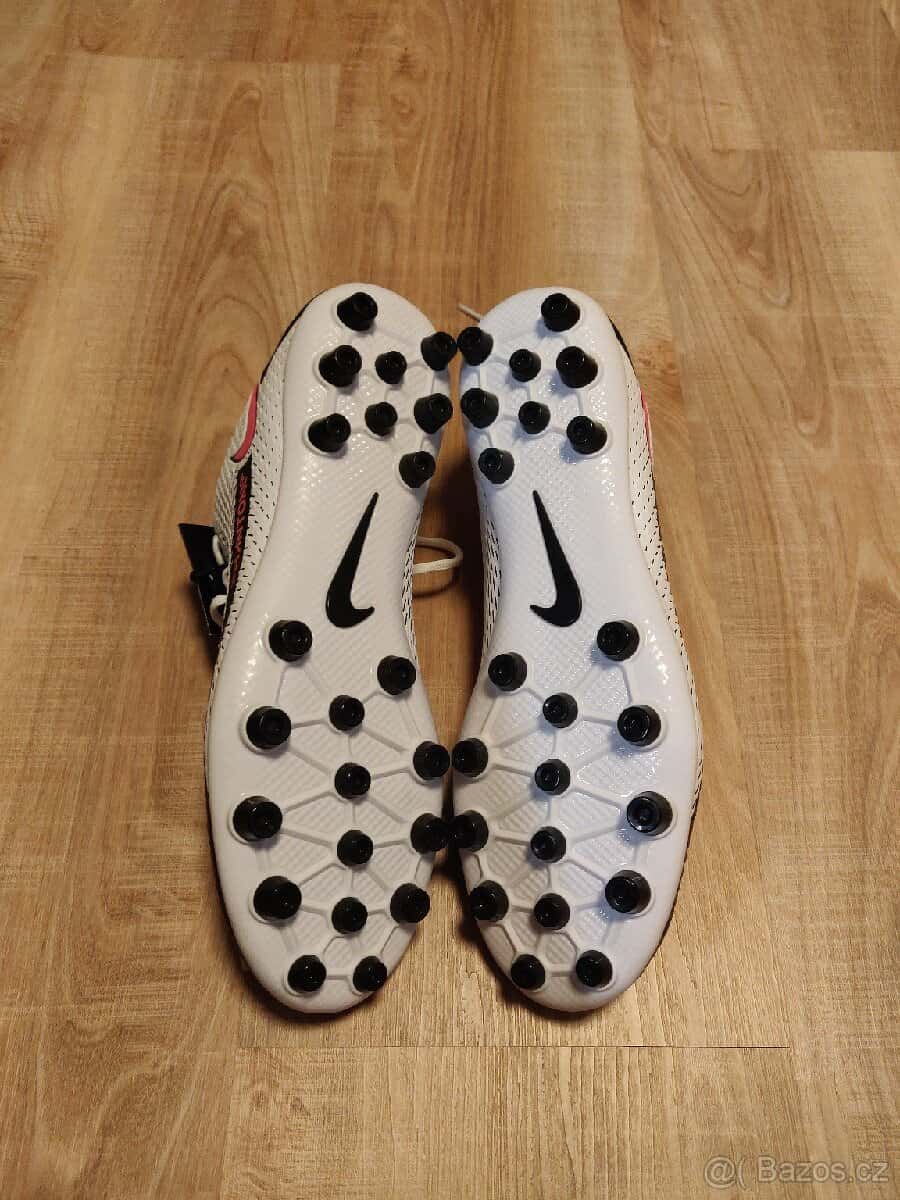 Kopačky Nike Phantom bílé 3