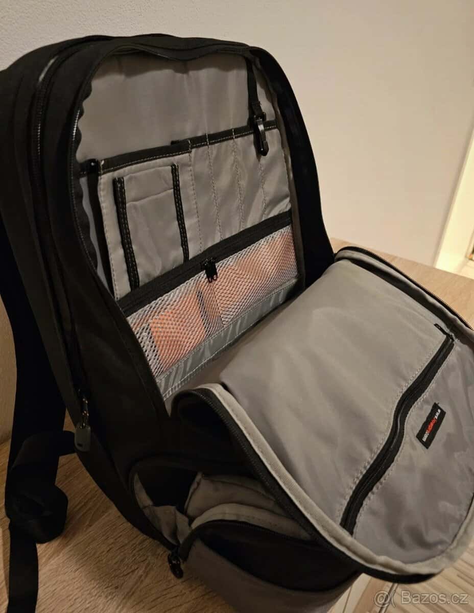 Batoh značky Lowepro 3