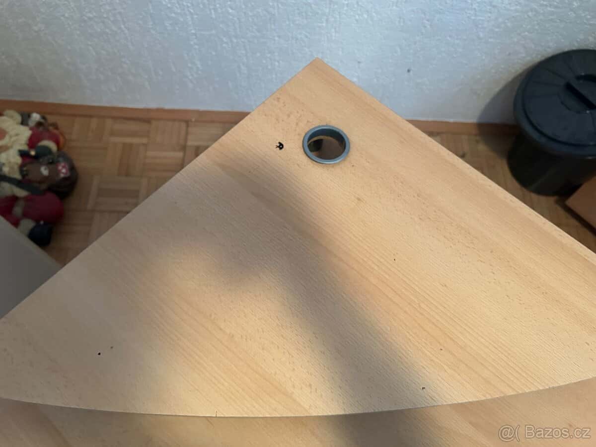 Prodám psaci stůl 3