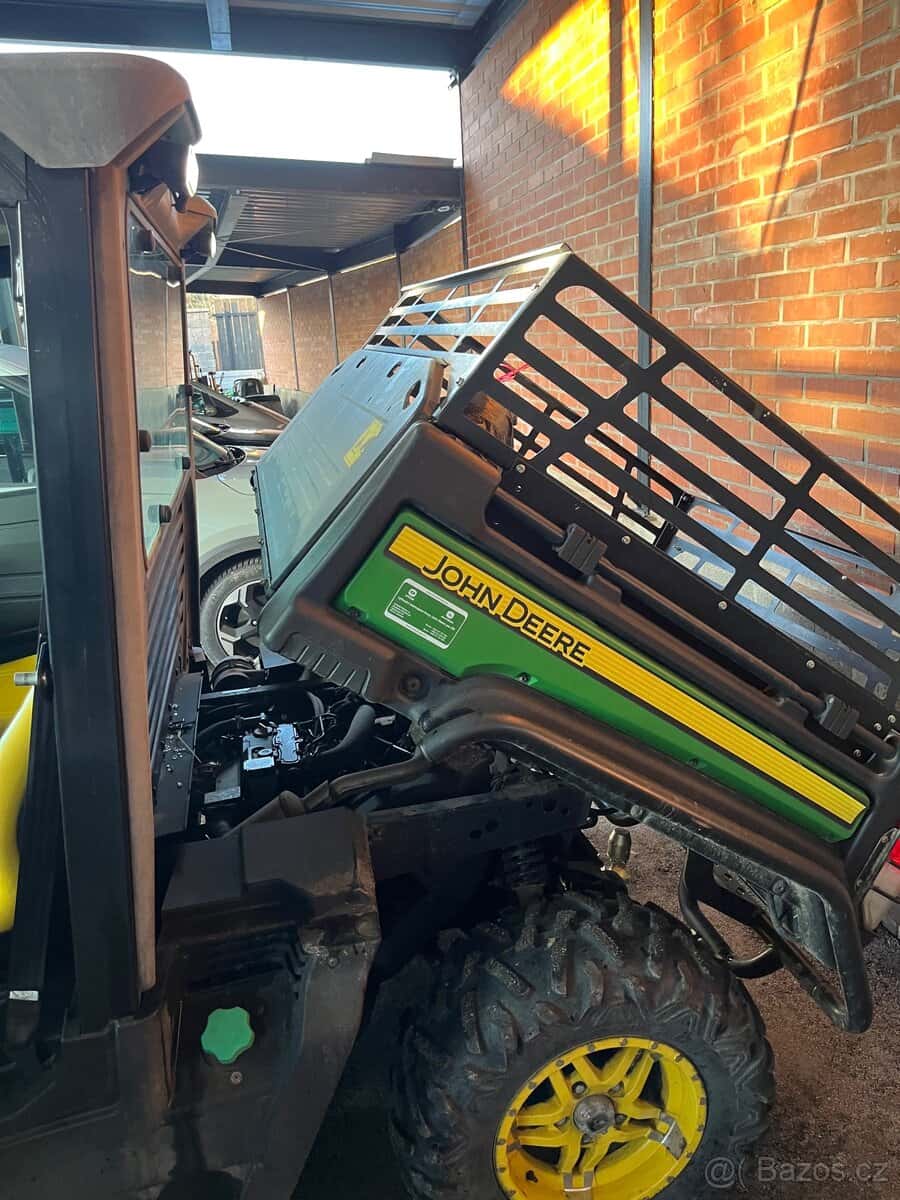 John Deere Gator 6