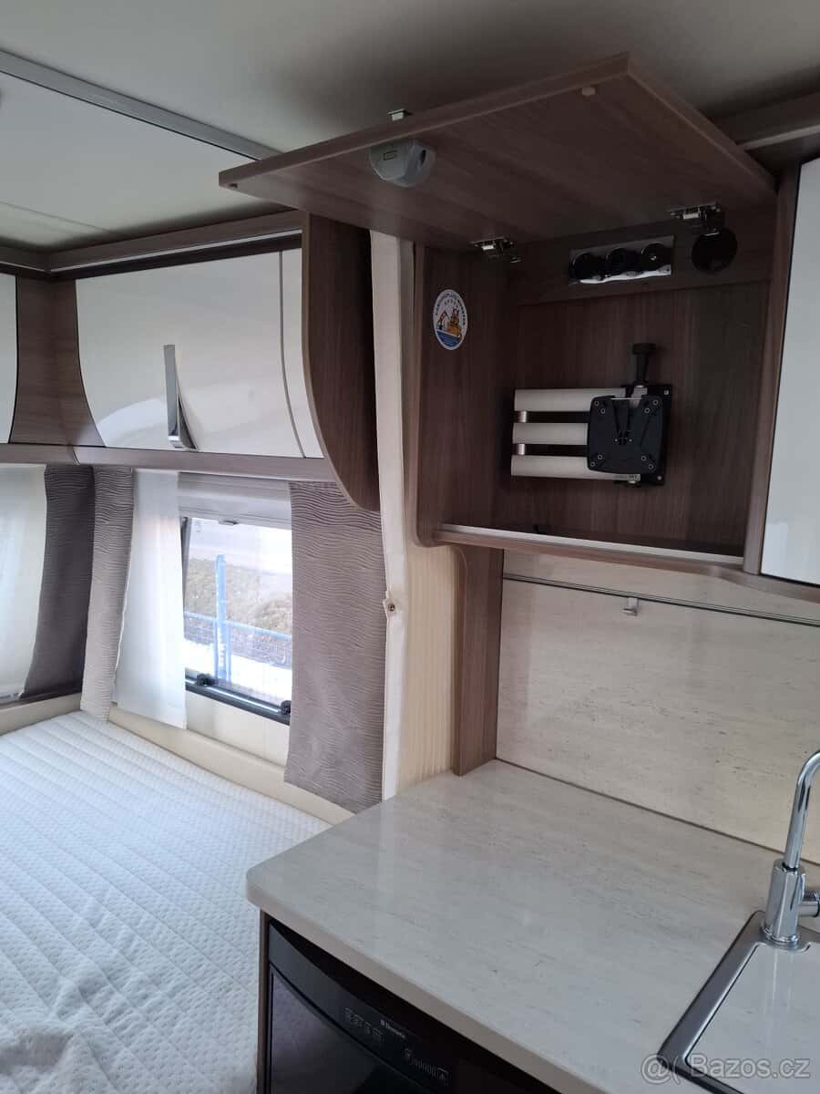 Burstner Averso 435 + stan 8