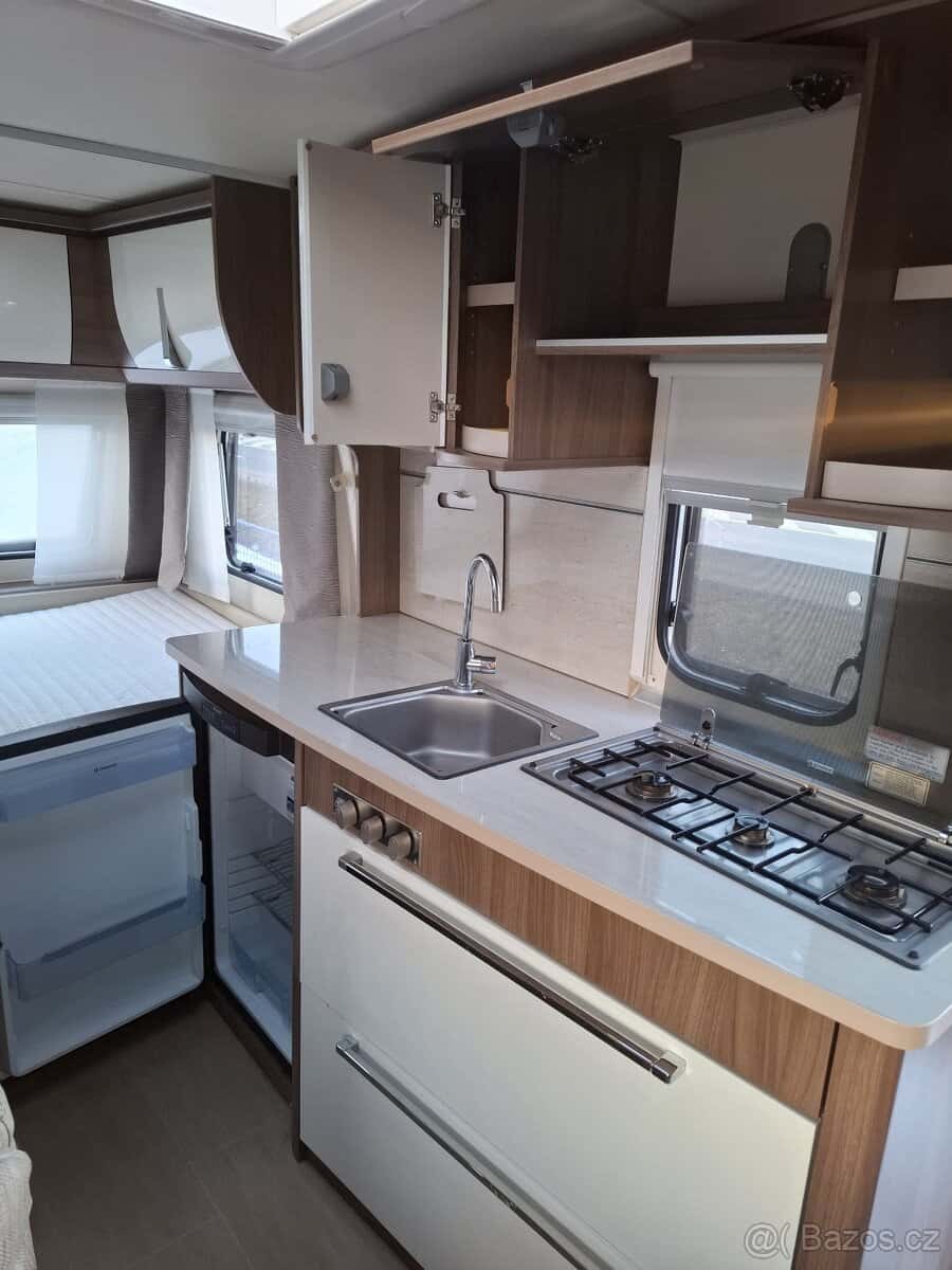 Burstner Averso 435 + stan 9