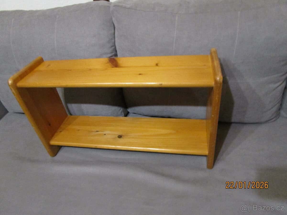 Polička dřevěná 2