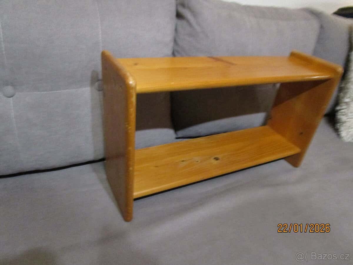 Polička dřevěná 3