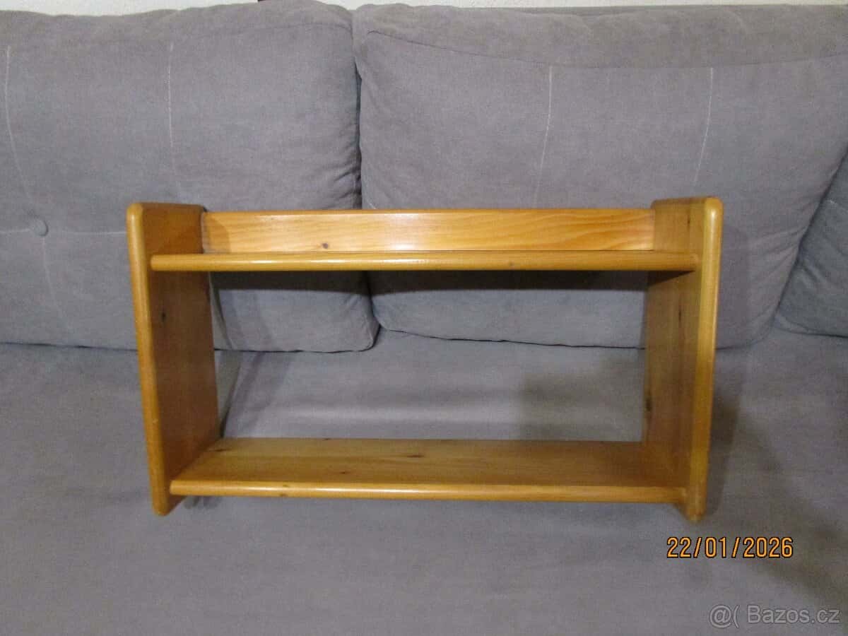 Polička dřevěná 4