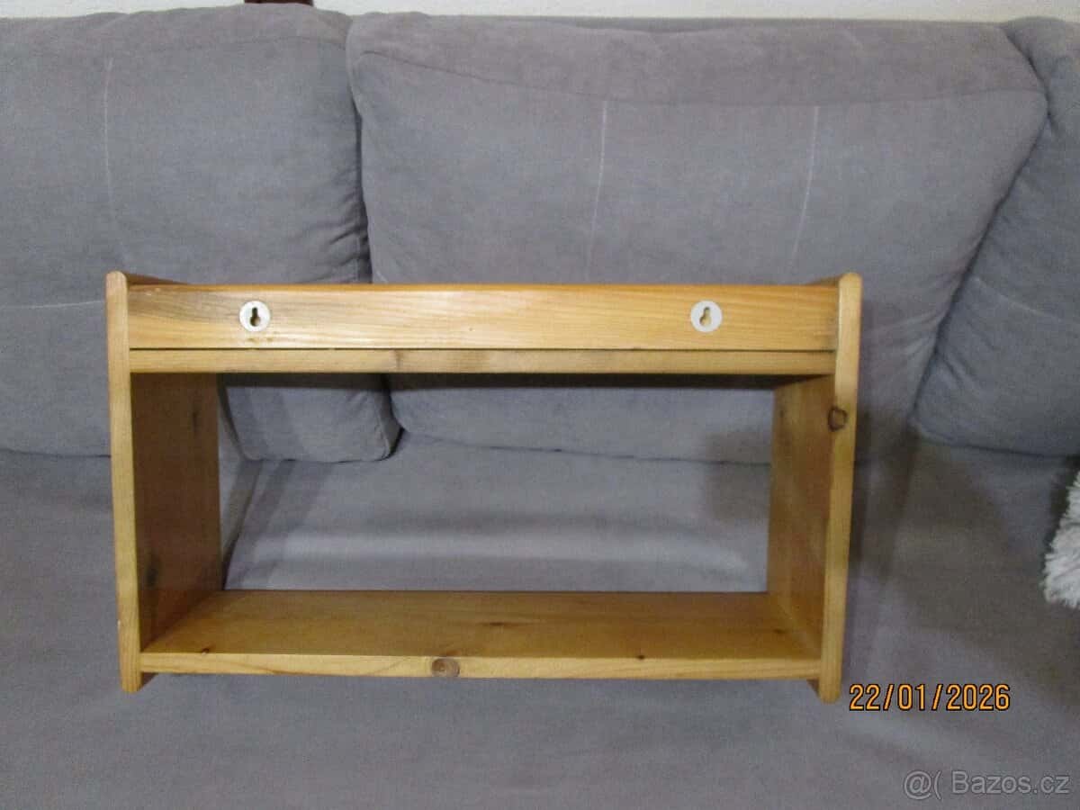 Polička dřevěná 7