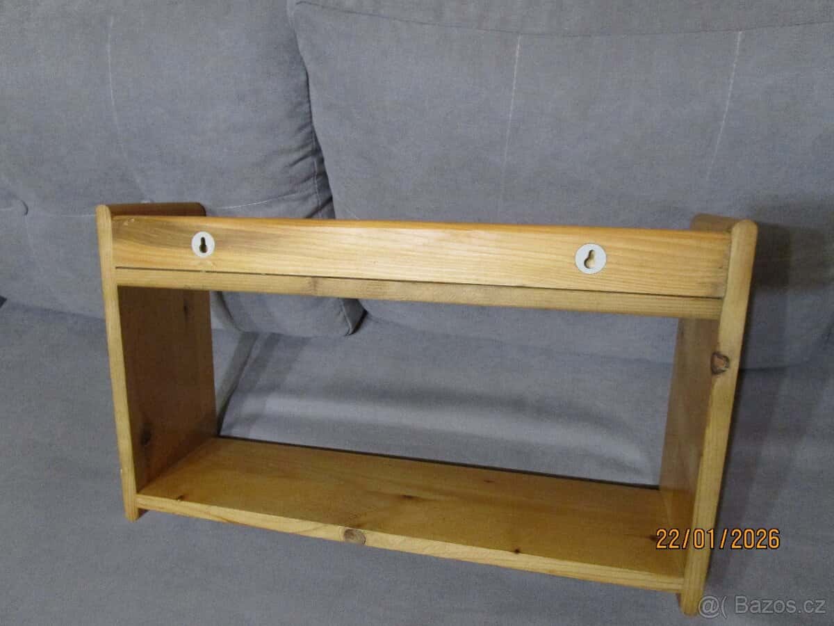 Polička dřevěná 8