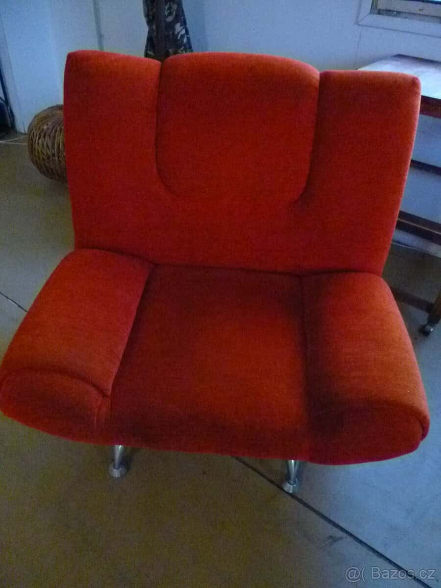 Křeslo červené 2