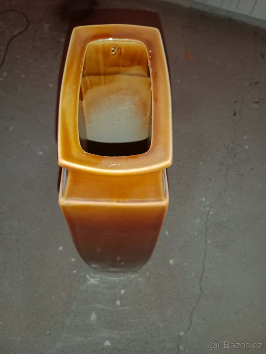 Starožitná váza 3