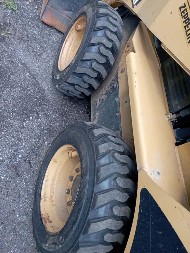 Prodám CATERPILLAR 242B 11