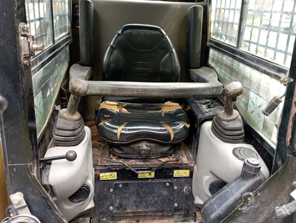 Prodám CATERPILLAR 242B 12