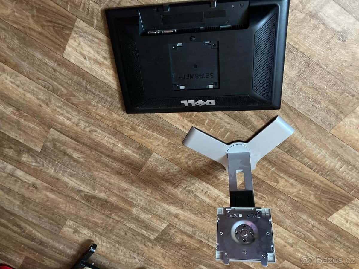 Monitor DELL otočný 9