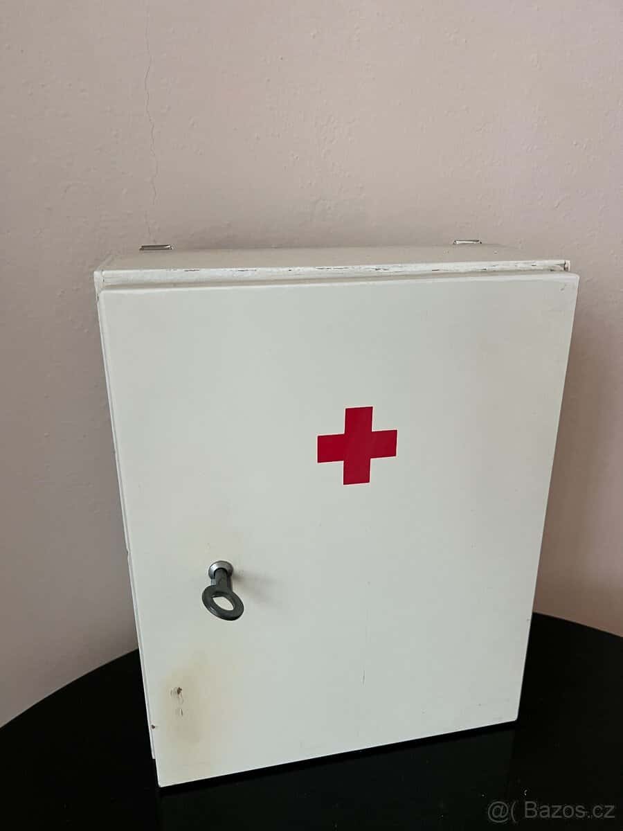 Retro lékárnička 1