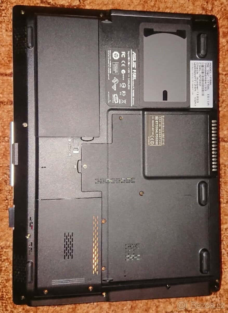 Starý notebook Asus 3