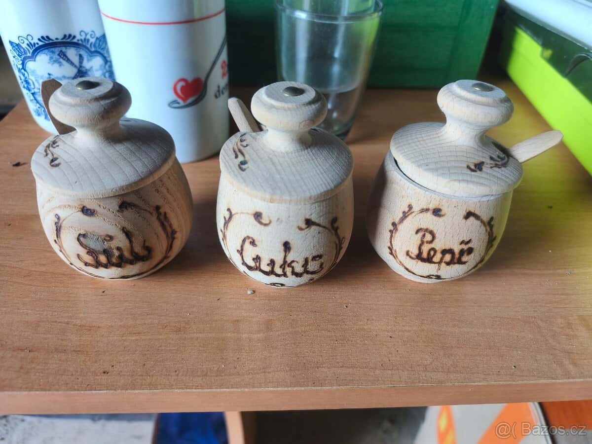 Dřevěná solnička, čutora 3