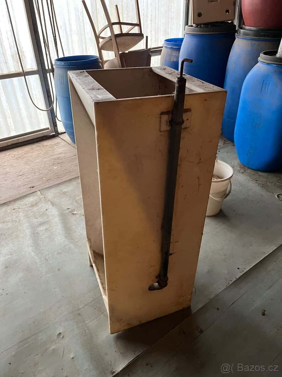 Krmítko pro prasata 2