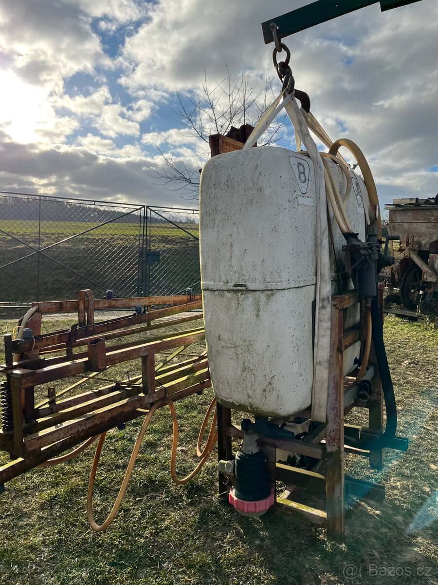 Nesený postřikovač 1