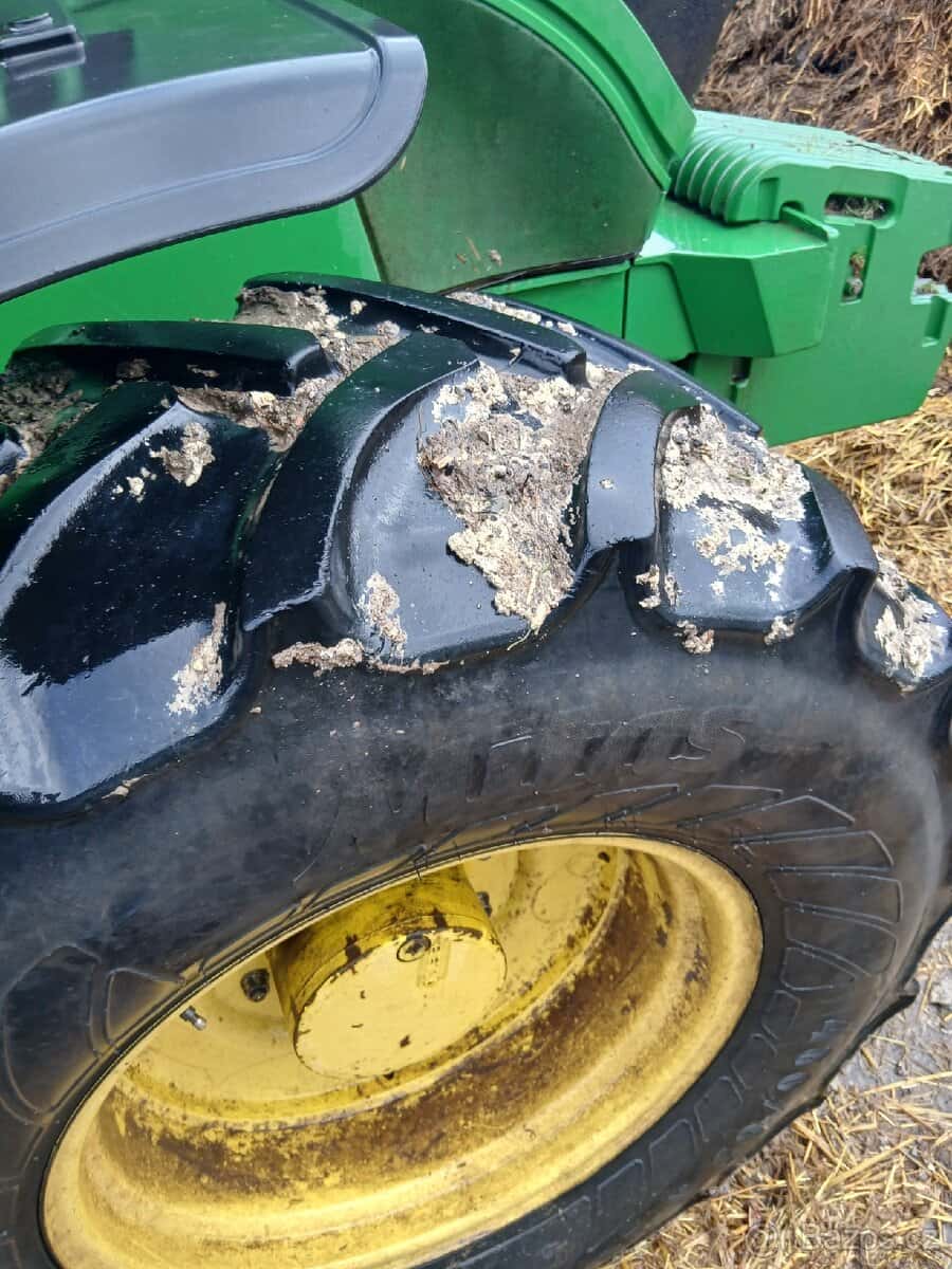 Traktor John Deere 4