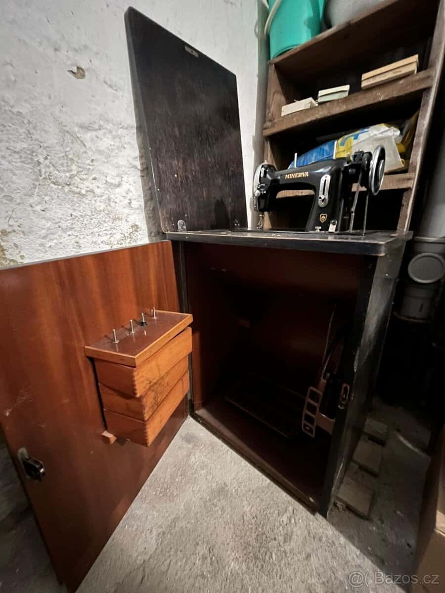 Šicí stroj Minerva 12