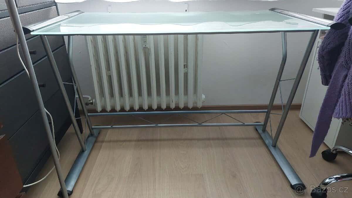 Skleněný stůl 3