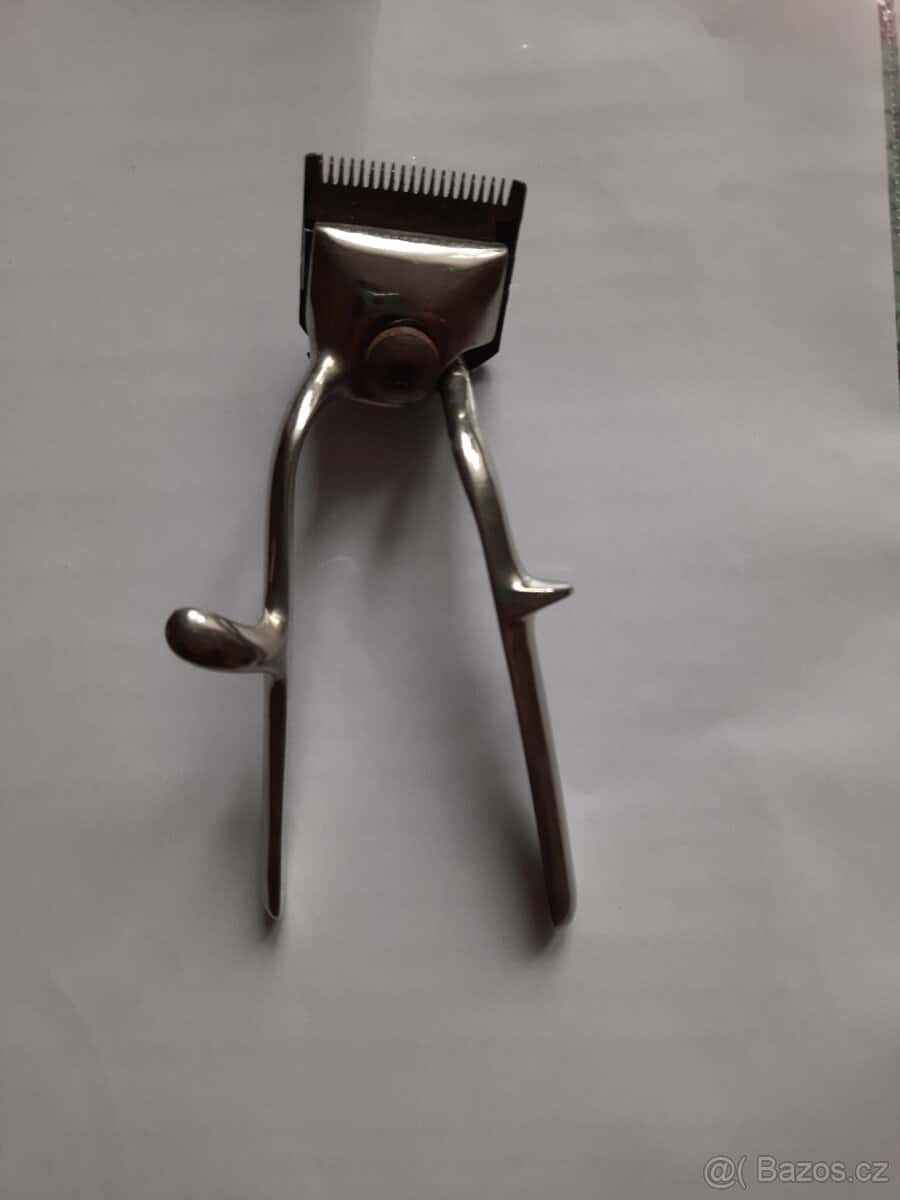 Strojek na stříhání 1