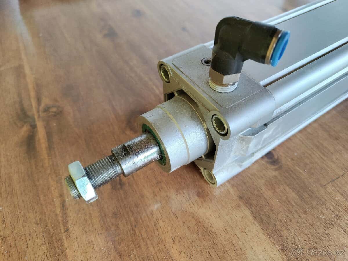 Pneumatický válec 2