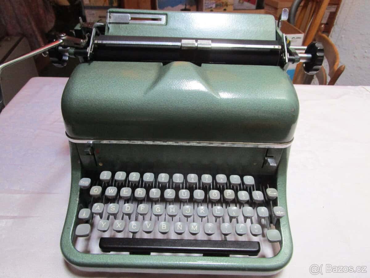 Starý psací stroj 2