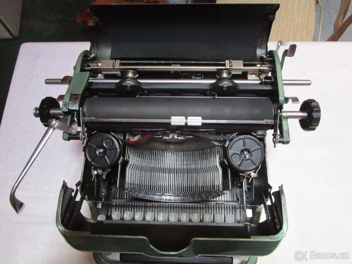Starý psací stroj 4