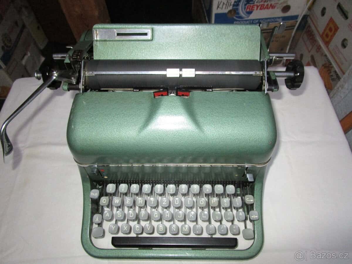 Starý psací stroj 8