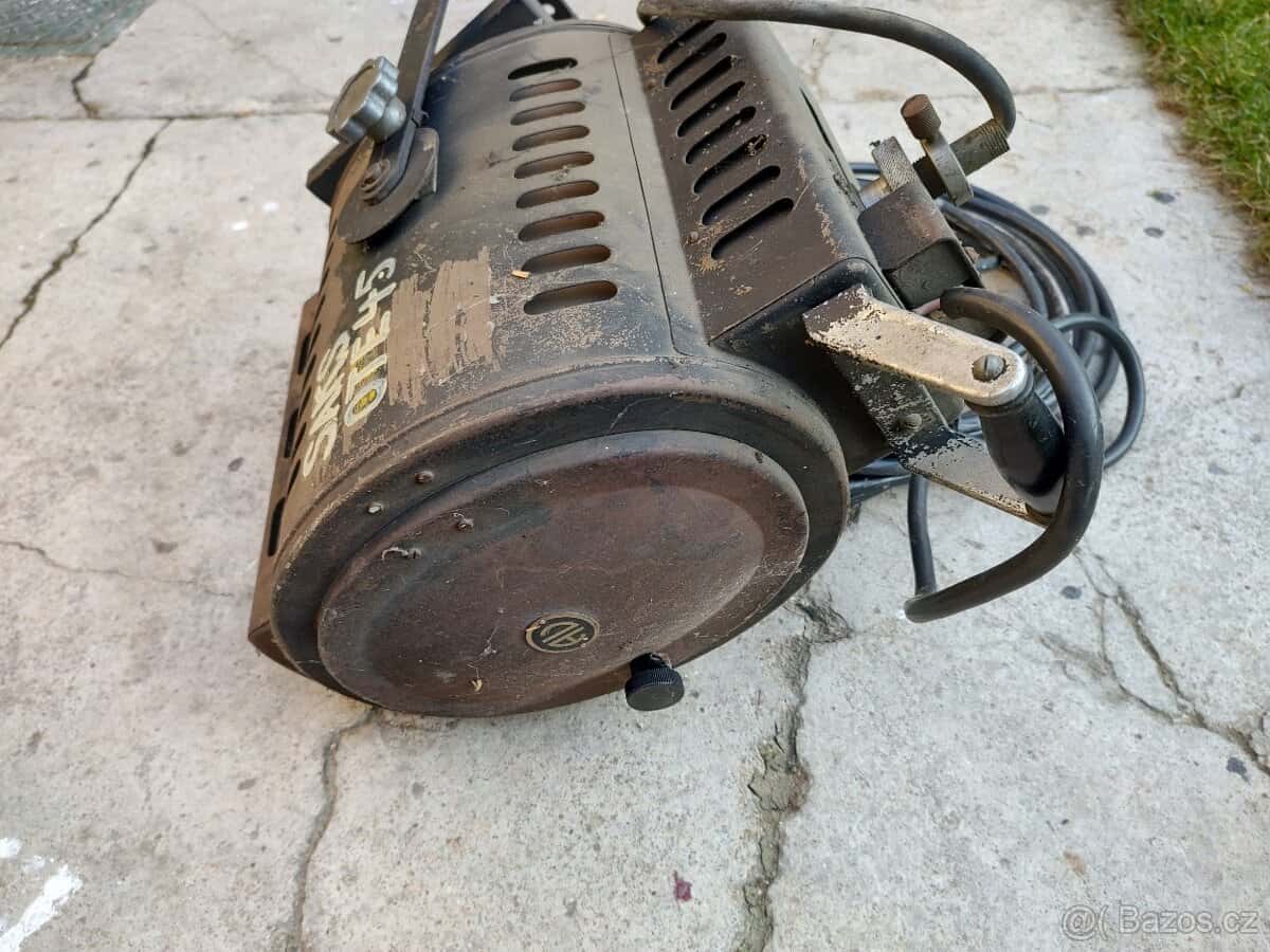 Divadelní reflektor 3