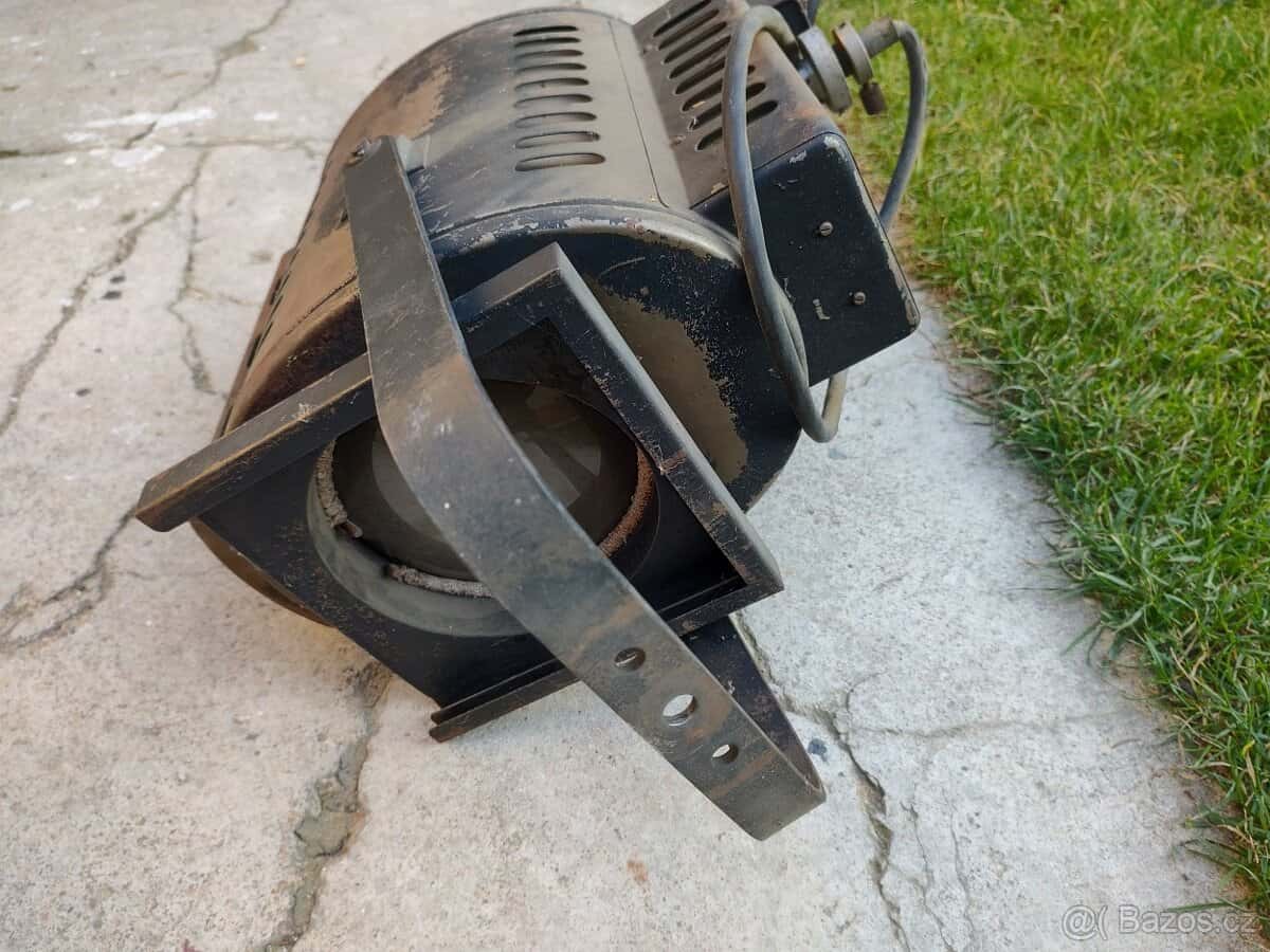 Divadelní reflektor 4